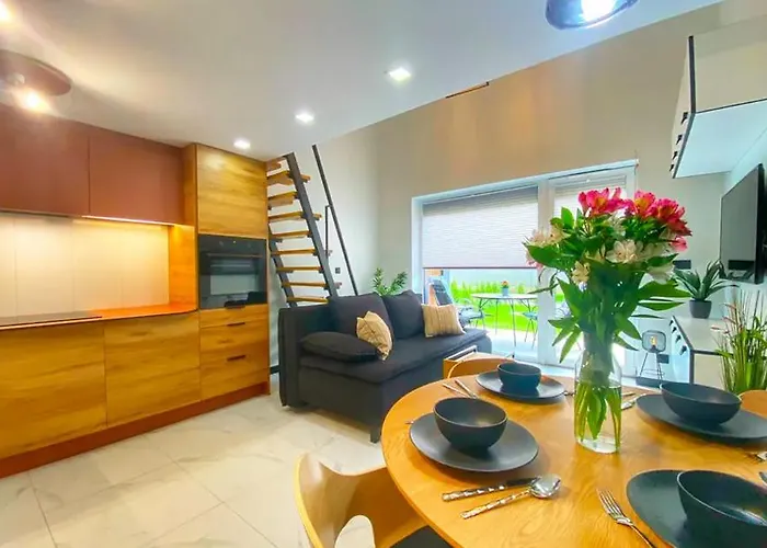 Superior Laguna Beskidow Pilot's Studio! Sauna&gym! Air Condition! 자제체